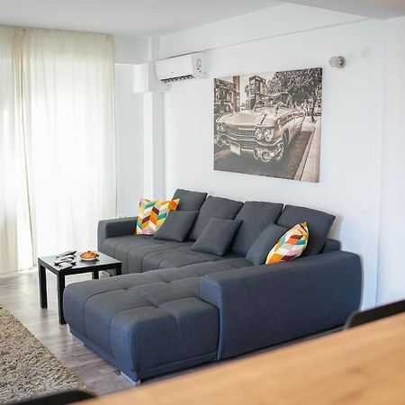Penthouse With Huge Rooftop & Amazing City View Bucureşti Ngoại thất bức ảnh