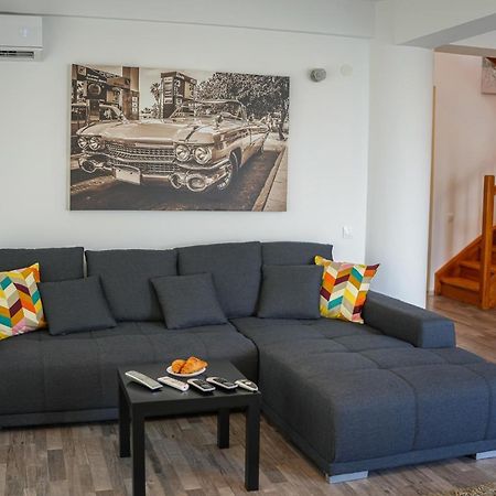 Penthouse With Huge Rooftop & Amazing City View Bucureşti Ngoại thất bức ảnh