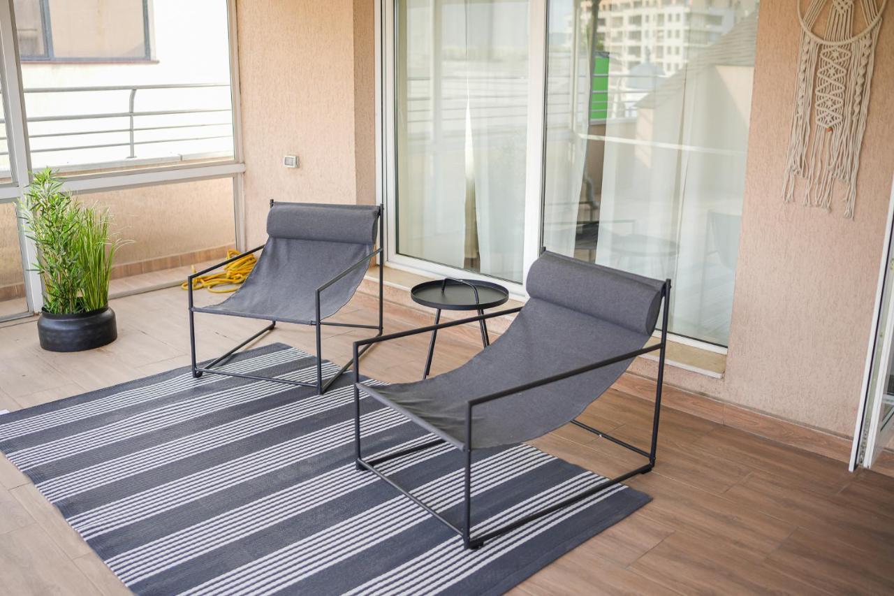Penthouse With Huge Rooftop & Amazing City View Bucureşti Ngoại thất bức ảnh