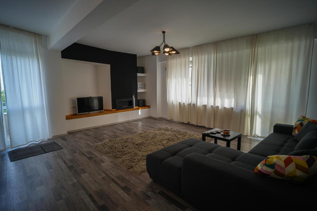 Penthouse With Huge Rooftop & Amazing City View Bucureşti Ngoại thất bức ảnh