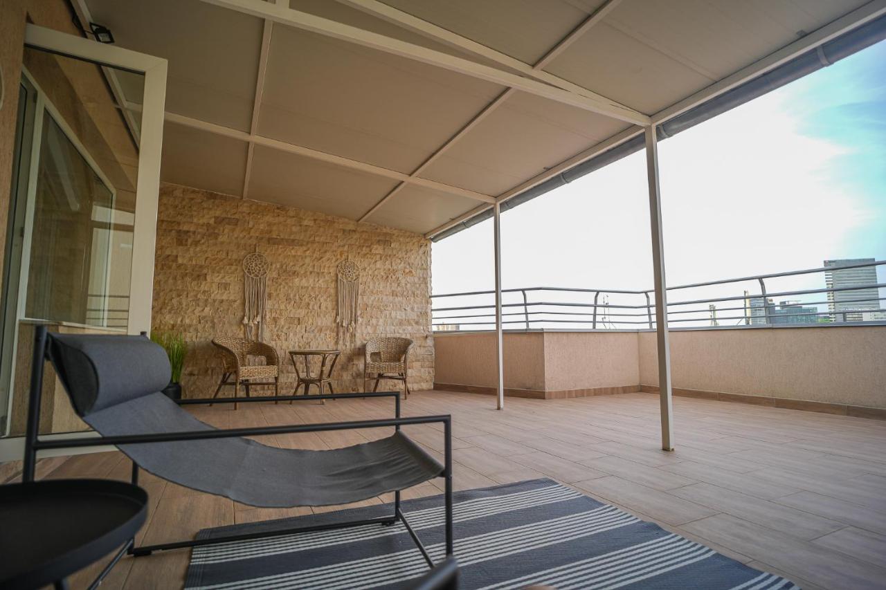 Penthouse With Huge Rooftop & Amazing City View Bucureşti Ngoại thất bức ảnh