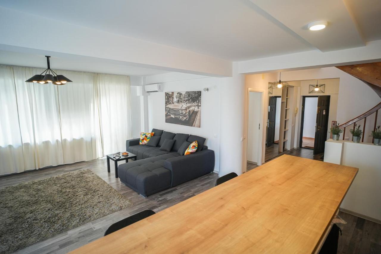 Penthouse With Huge Rooftop & Amazing City View Bucureşti Ngoại thất bức ảnh