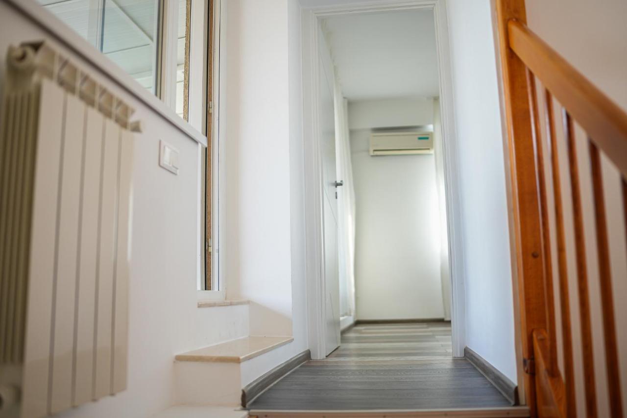 Penthouse With Huge Rooftop & Amazing City View Bucureşti Ngoại thất bức ảnh