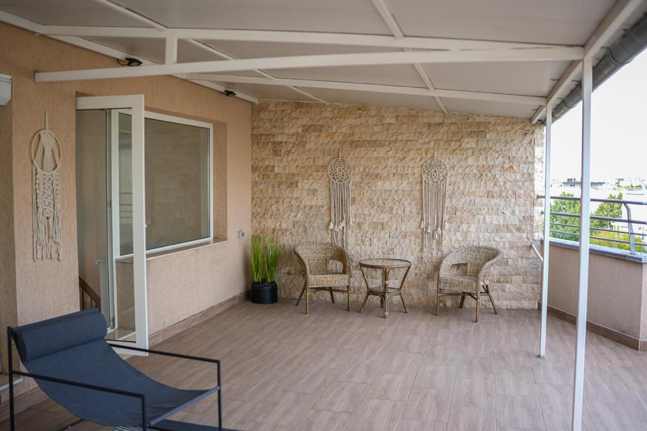 Penthouse With Huge Rooftop & Amazing City View Bucureşti Ngoại thất bức ảnh
