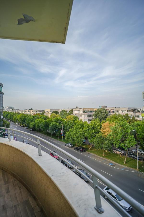 Penthouse With Huge Rooftop & Amazing City View Bucureşti Ngoại thất bức ảnh