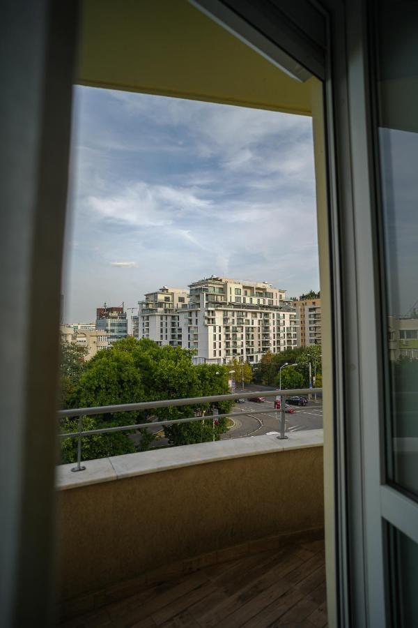 Penthouse With Huge Rooftop & Amazing City View Bucureşti Ngoại thất bức ảnh