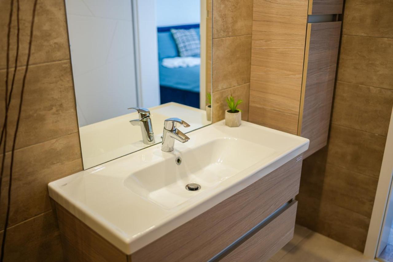 Penthouse With Huge Rooftop & Amazing City View Bucureşti Ngoại thất bức ảnh