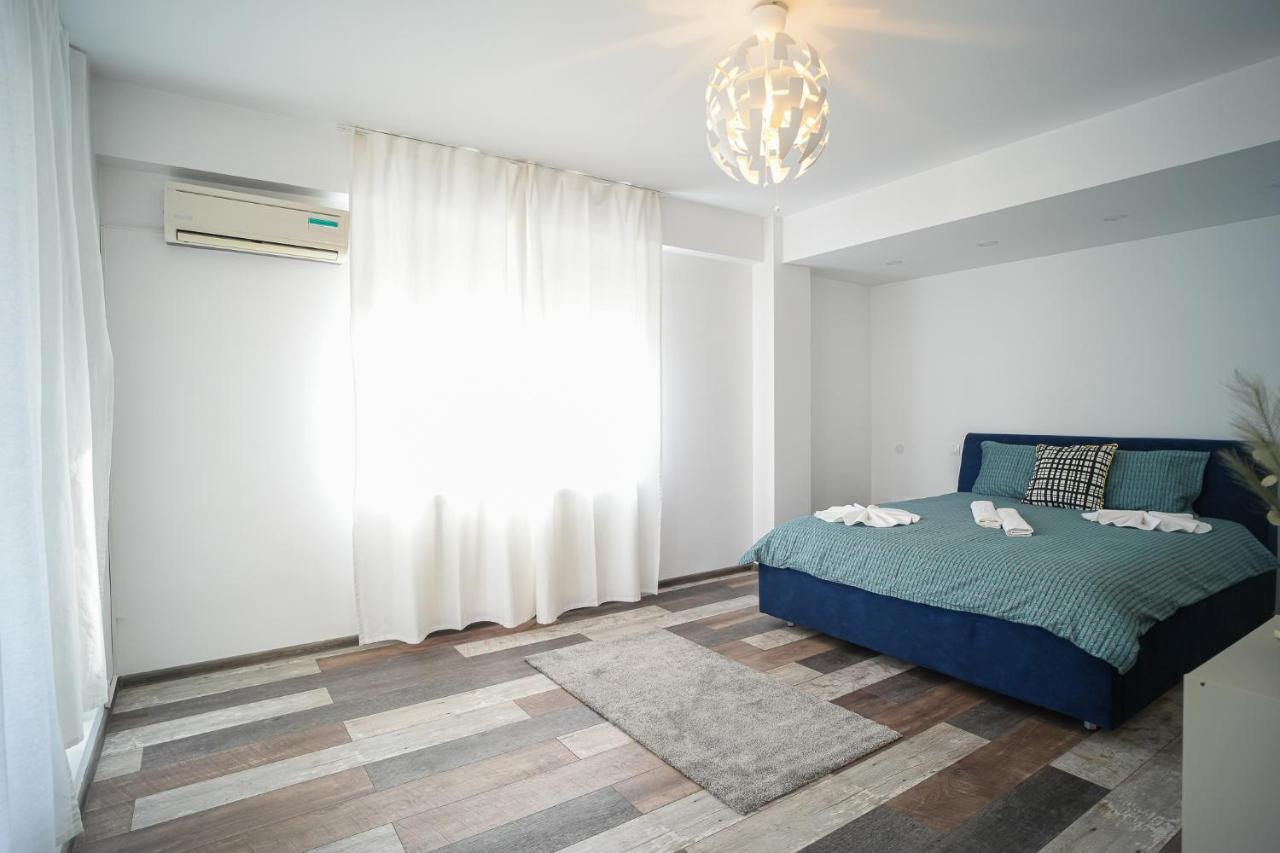 Penthouse With Huge Rooftop & Amazing City View Bucureşti Ngoại thất bức ảnh