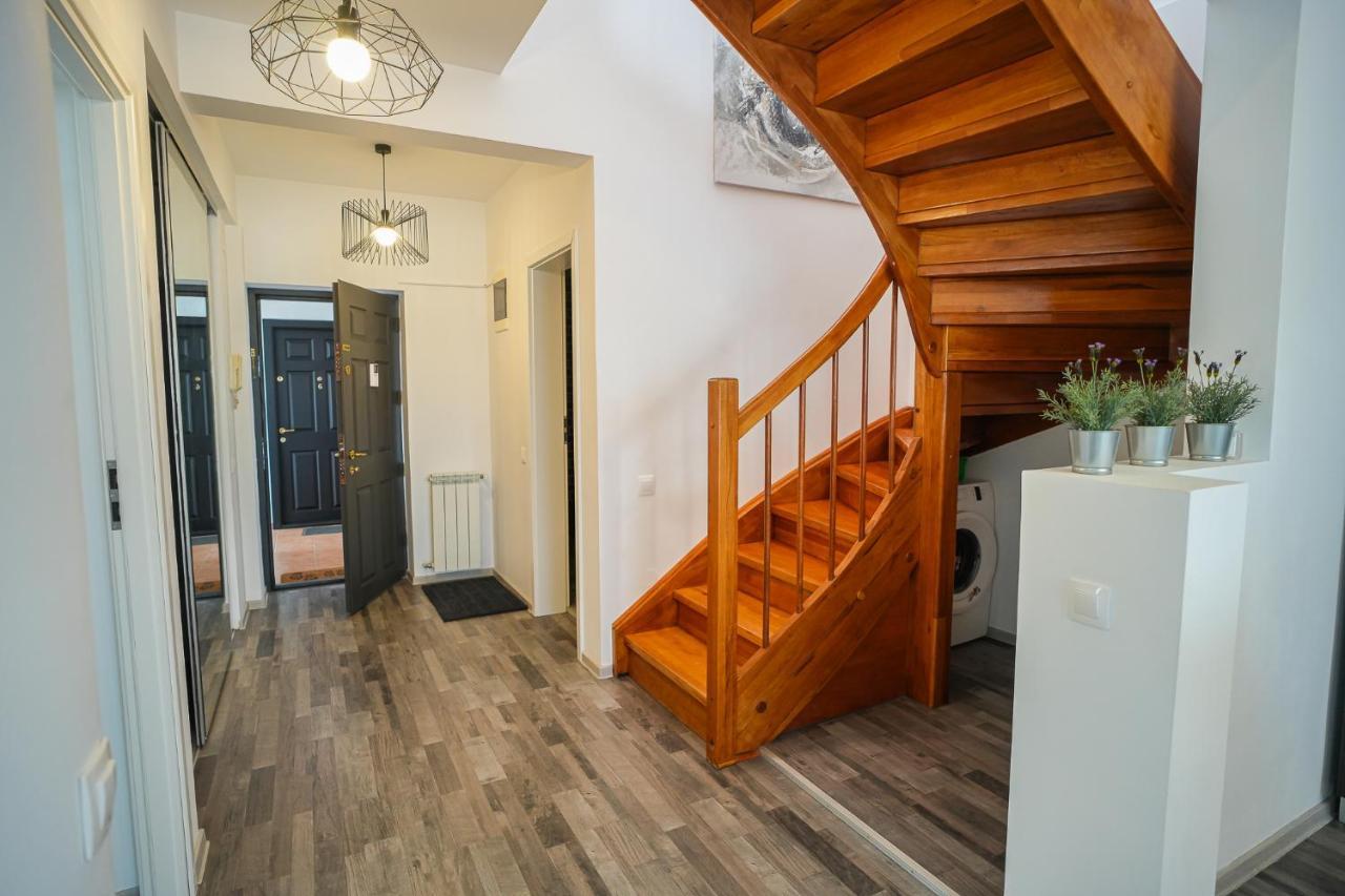 Penthouse With Huge Rooftop & Amazing City View Bucureşti Ngoại thất bức ảnh