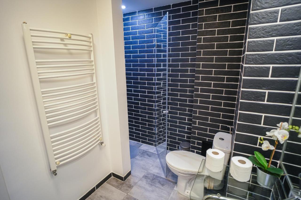 Penthouse With Huge Rooftop & Amazing City View Bucureşti Ngoại thất bức ảnh